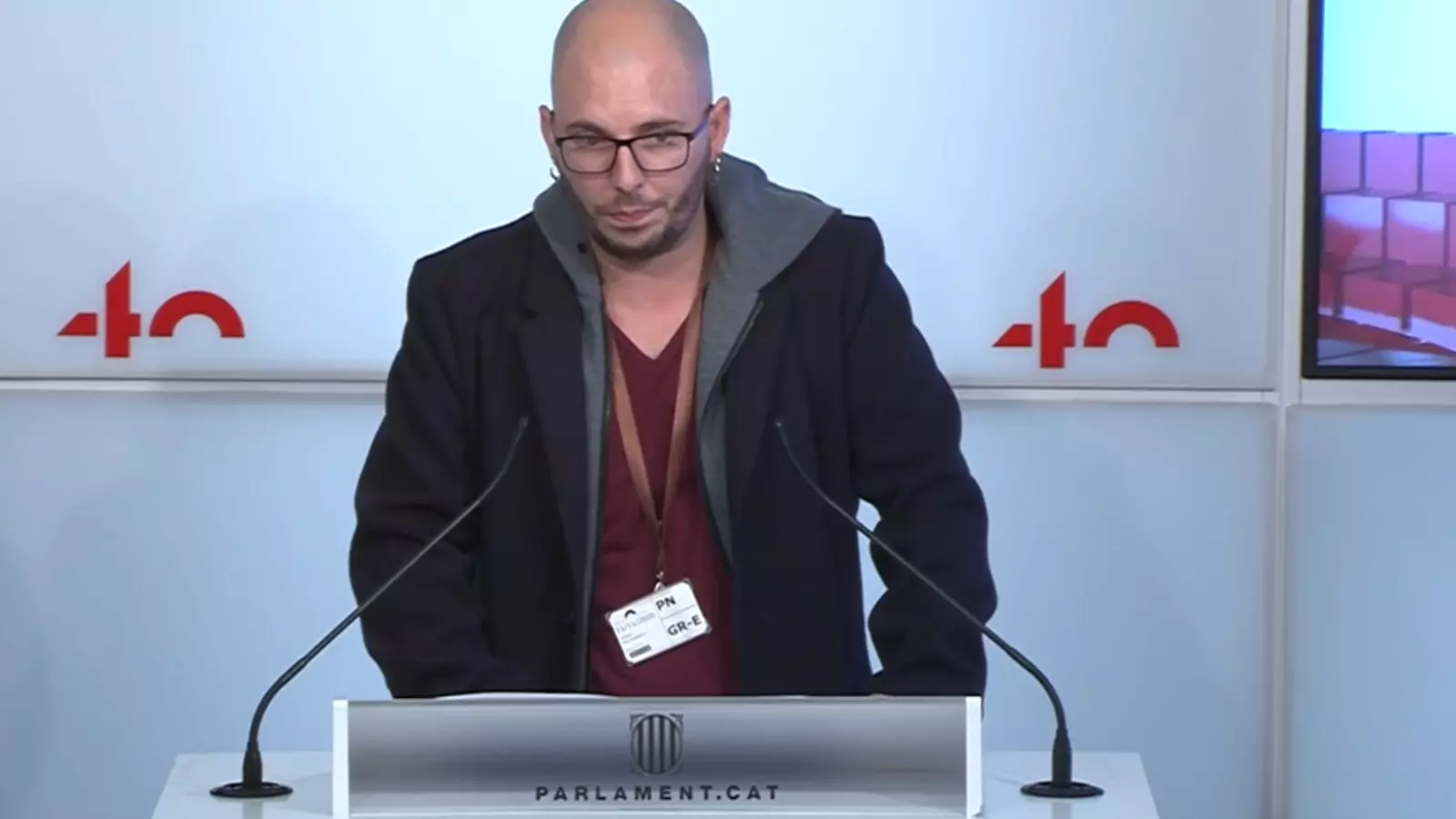 El jove de Vilafranca Adrián Sas, la setmana passada en roda de premsa al Parlament, on va rebre el suport de JxCat, ERC, els comuns i la CUP