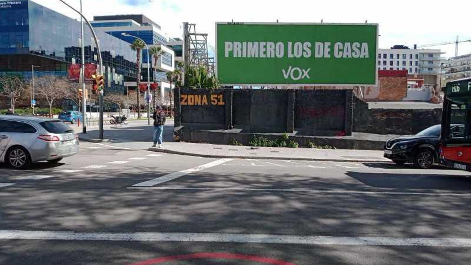 A Vox poster installed with the slogan "first the locals" in Spanish, in Barcelona.