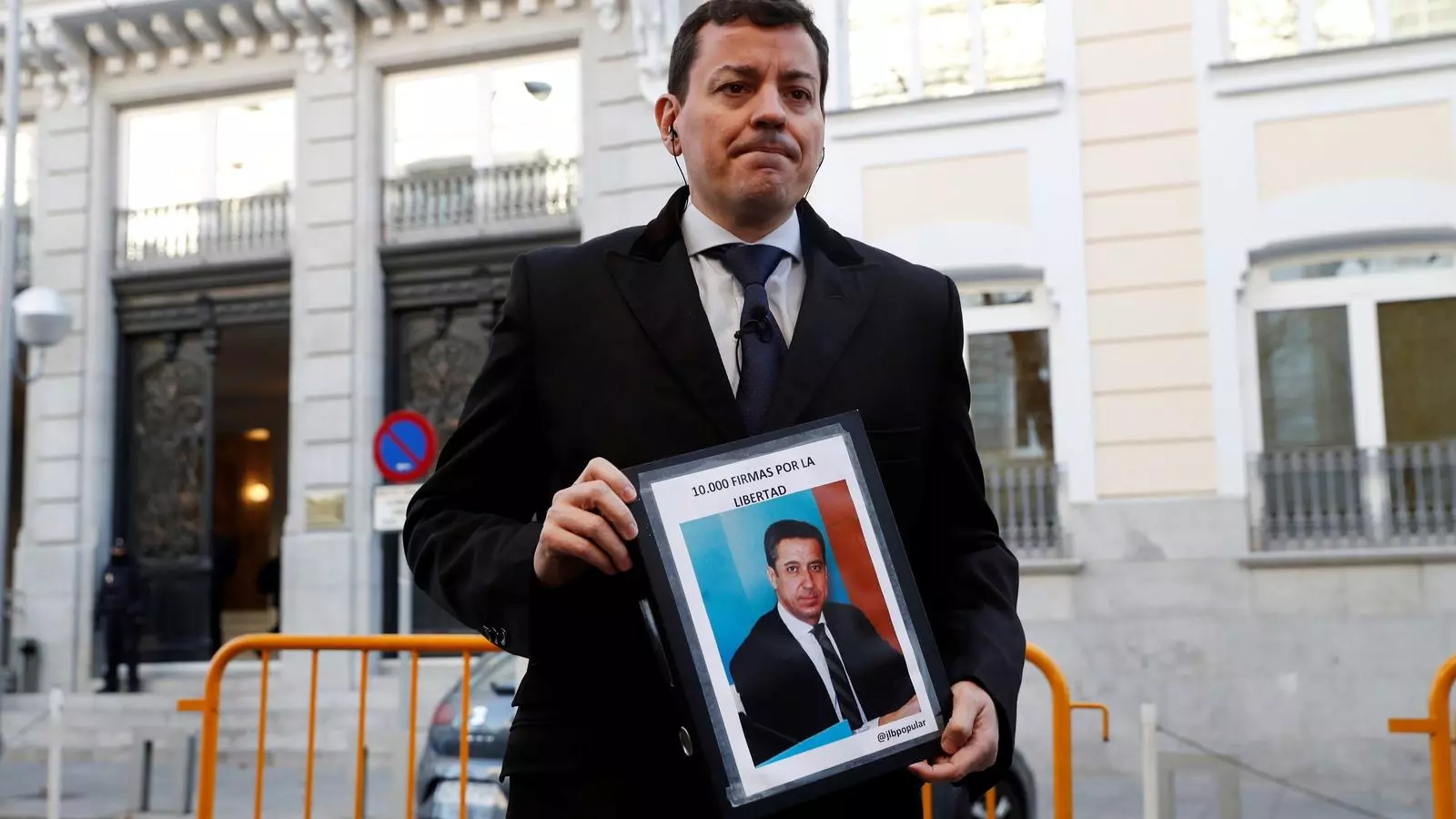 José Luis Bayo abans de presentar 10.000 firmes per reclamar la fi de la presó provisional d'Eduardo Zaplana