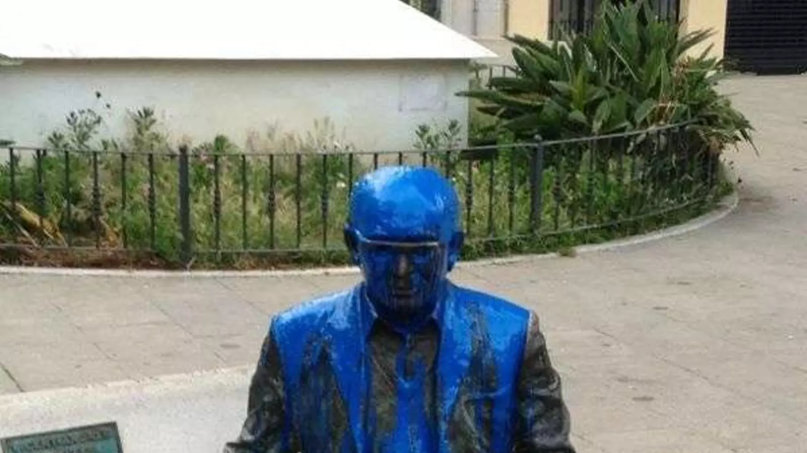 L'estàtua d'Estellés ha patit el quart atac en tres anys. / ARA