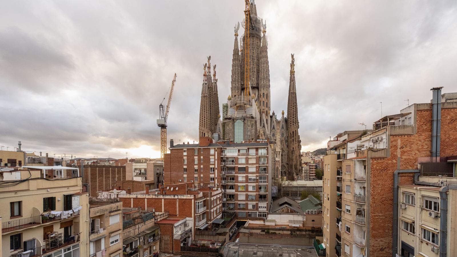 La Sagrada Familia celebra la diada de Sant Jordi con entradas gratuitas y una nueva instalación