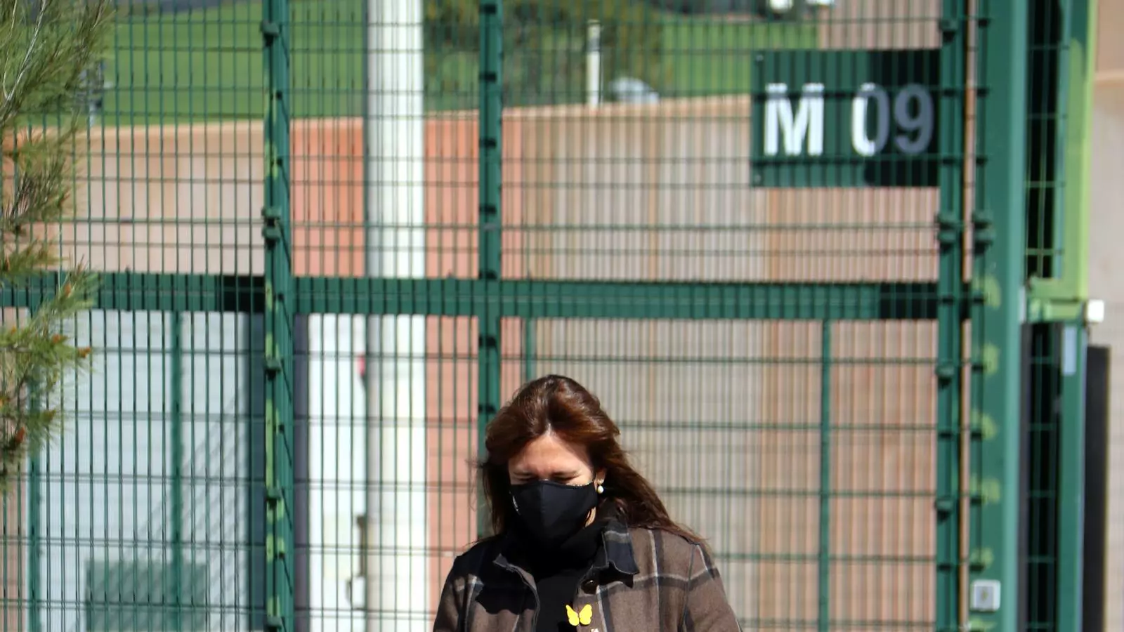 La presidenta del Parlament, Laura Borràs, a la sortida de la presó de Lledoners