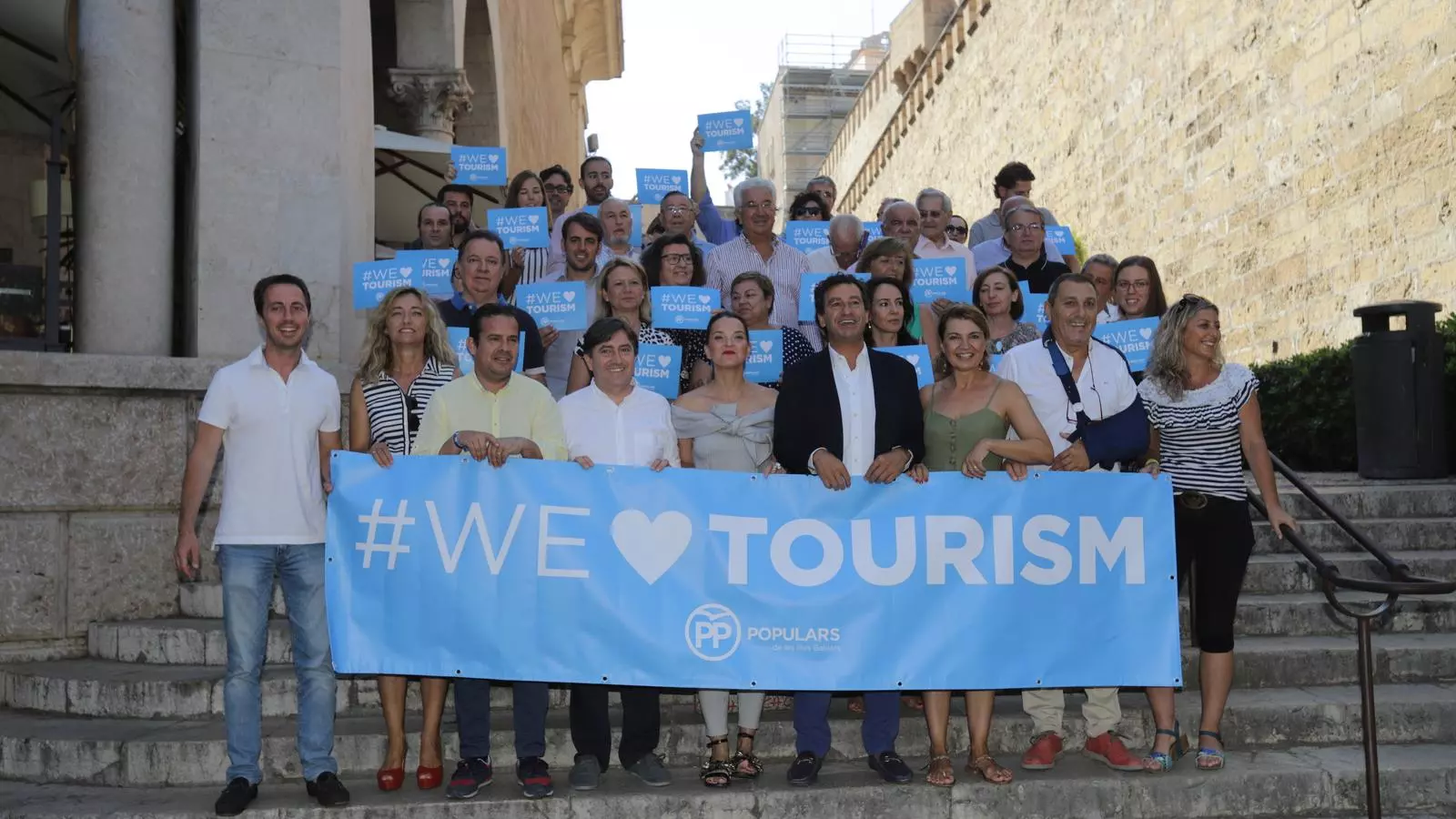 Bona part de la direcció del PP fent campanya aquest estiu a favor del turisme.
