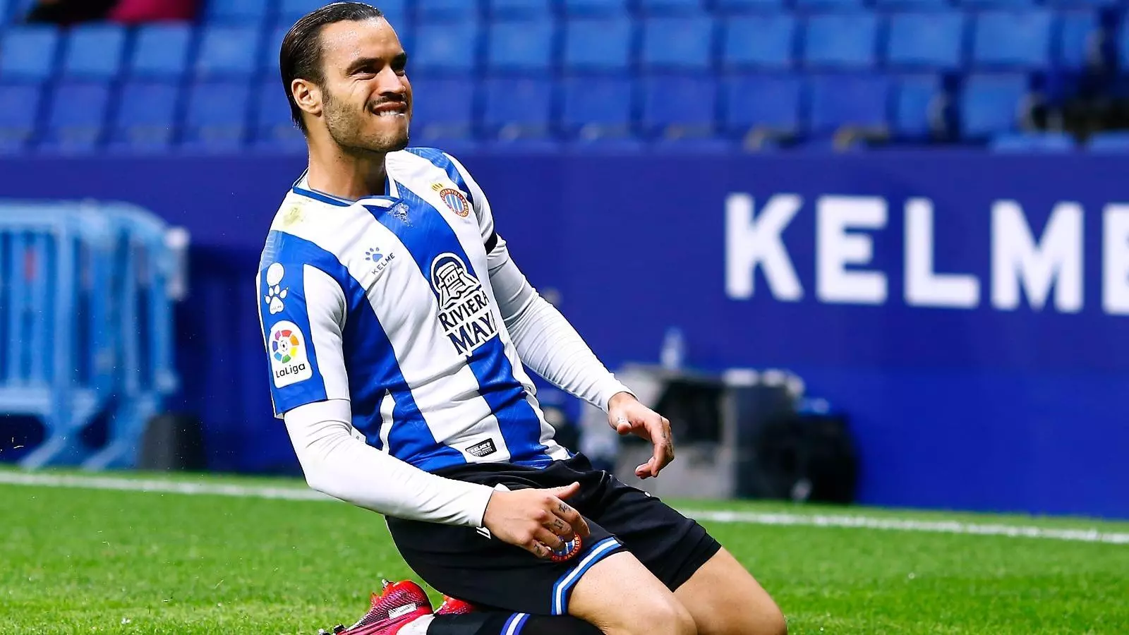 De Tomás celebra el gol de penal marcat contra l'Alabès