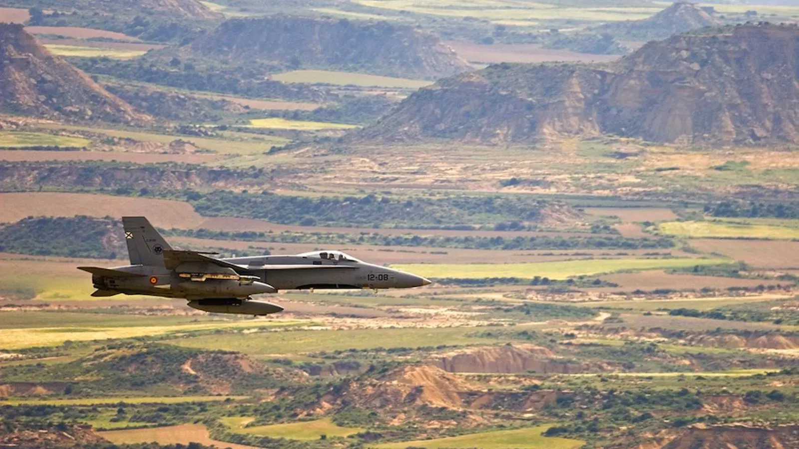 F-18 en ple vol, en una foto d'arxiu de l'Exèrcit de l'Aire