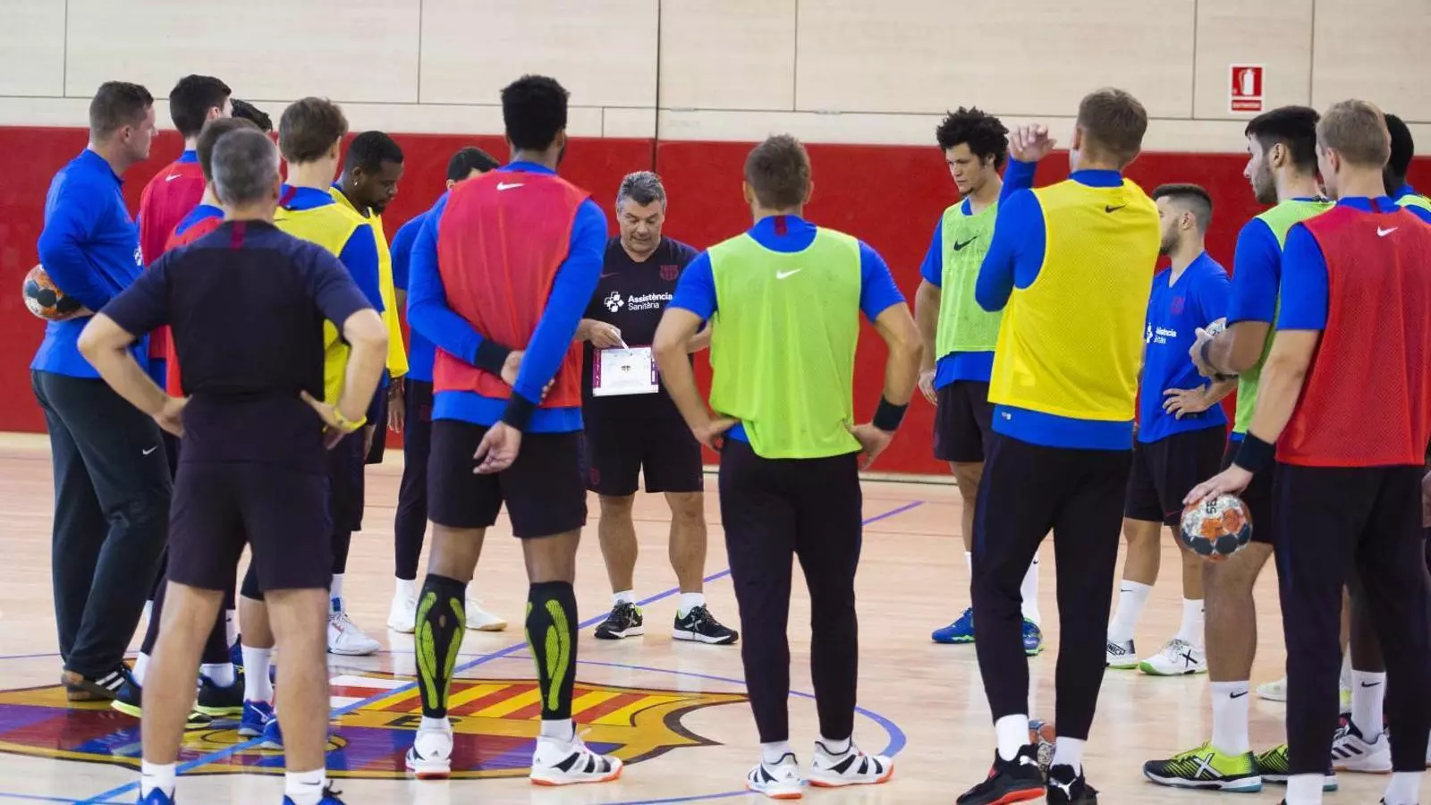 El Barça d'handbol s'entrena abans de disputar la final de la Supercopa Catalunya