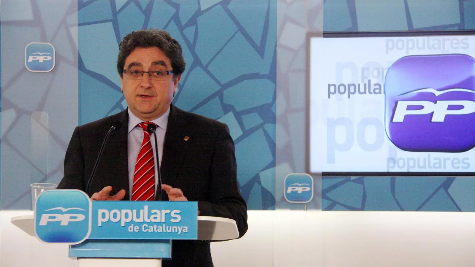 UN SUPORT GARANTIT El portaveu parlamentari del PP, Enric Millo, va anunciar que facilitarà l'aprovació dels pressupostos. Tot i això, seguirà negociant esmenes.