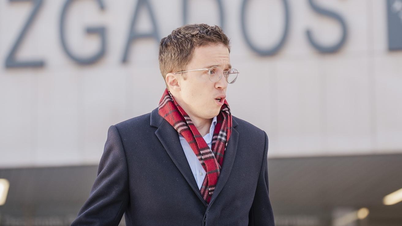 Íñigo Errejón leaves the Plaza de Castilla Courts after testifying on January 16, 2025