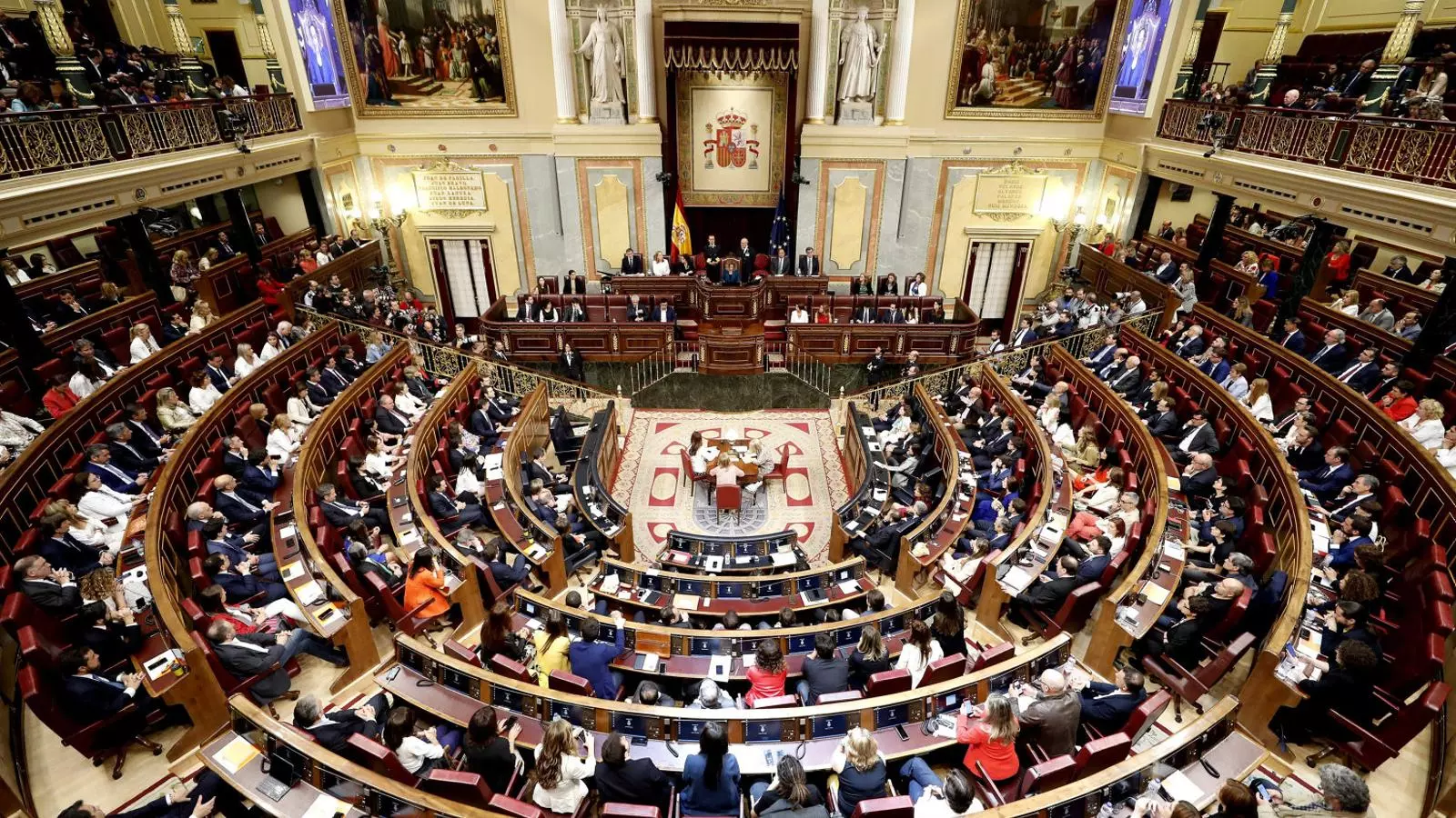 Imatge de l’hemicicle del Congrés amb tots els diputats als seus escons el dia de la constitució de la legislatura actual.