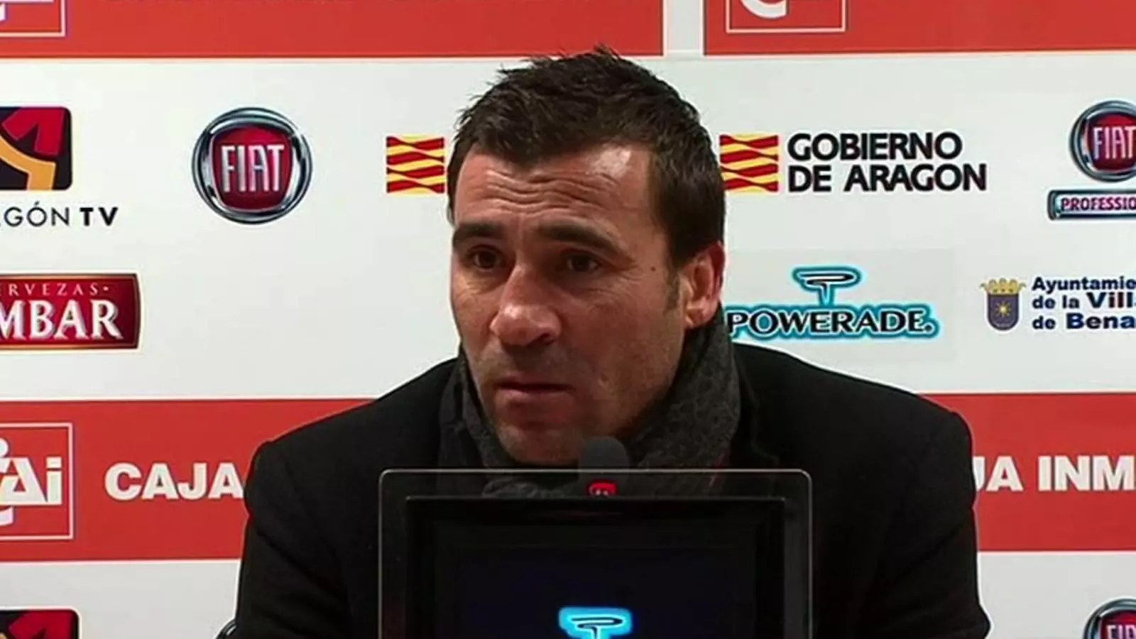 Raül Agné abandona la roda de premsa perquè no el deixen respondre en català