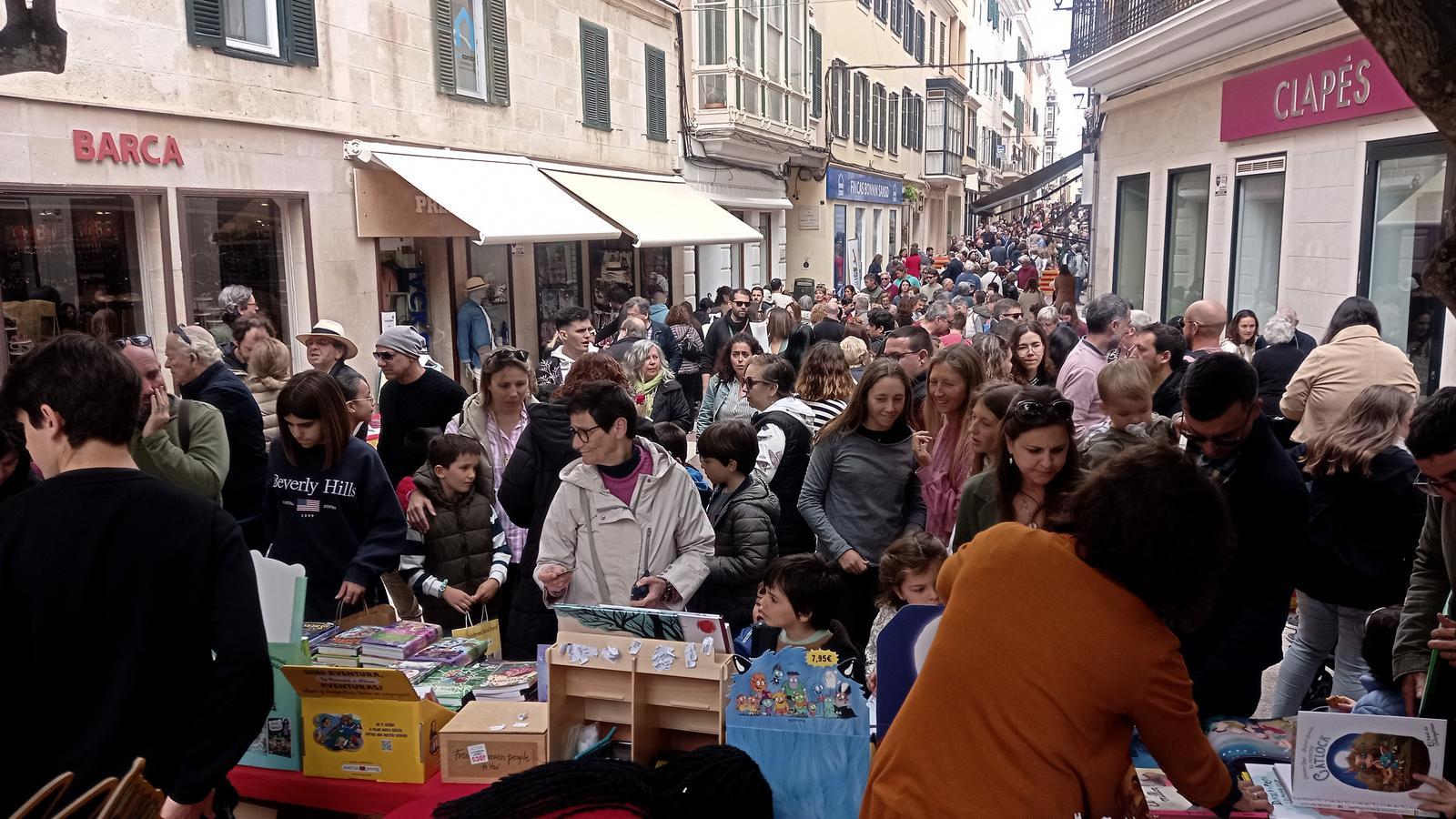 Mahón fills with books every year to celebrate Saint George's Day.