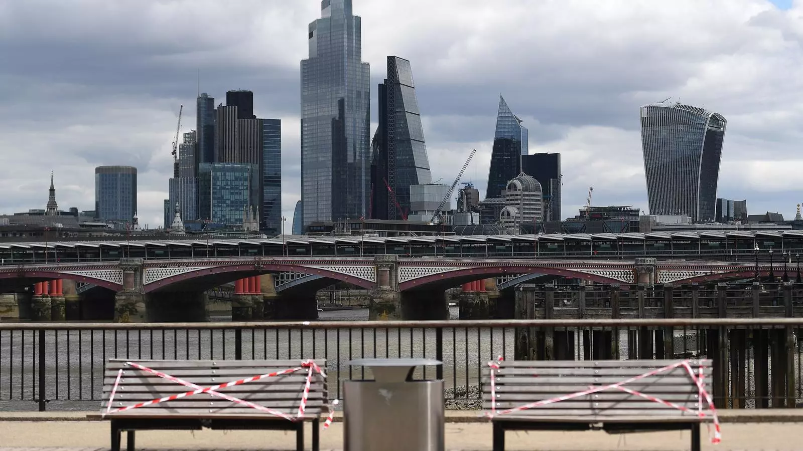 Imatge de la City des d'un parc de Londres
