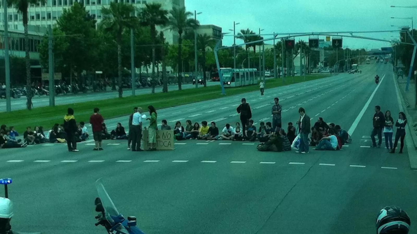 Estudiants tallen la Diagonal