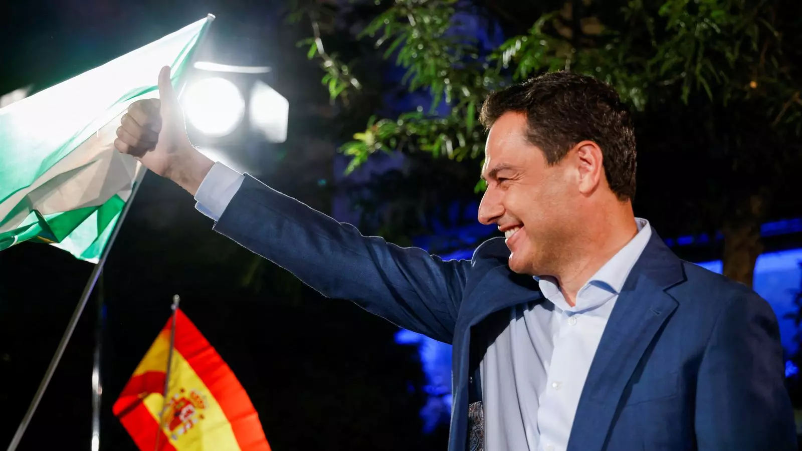 Juanma Moreno, aquest diumenge durant la celebració de la victòria electoral a Sevilla