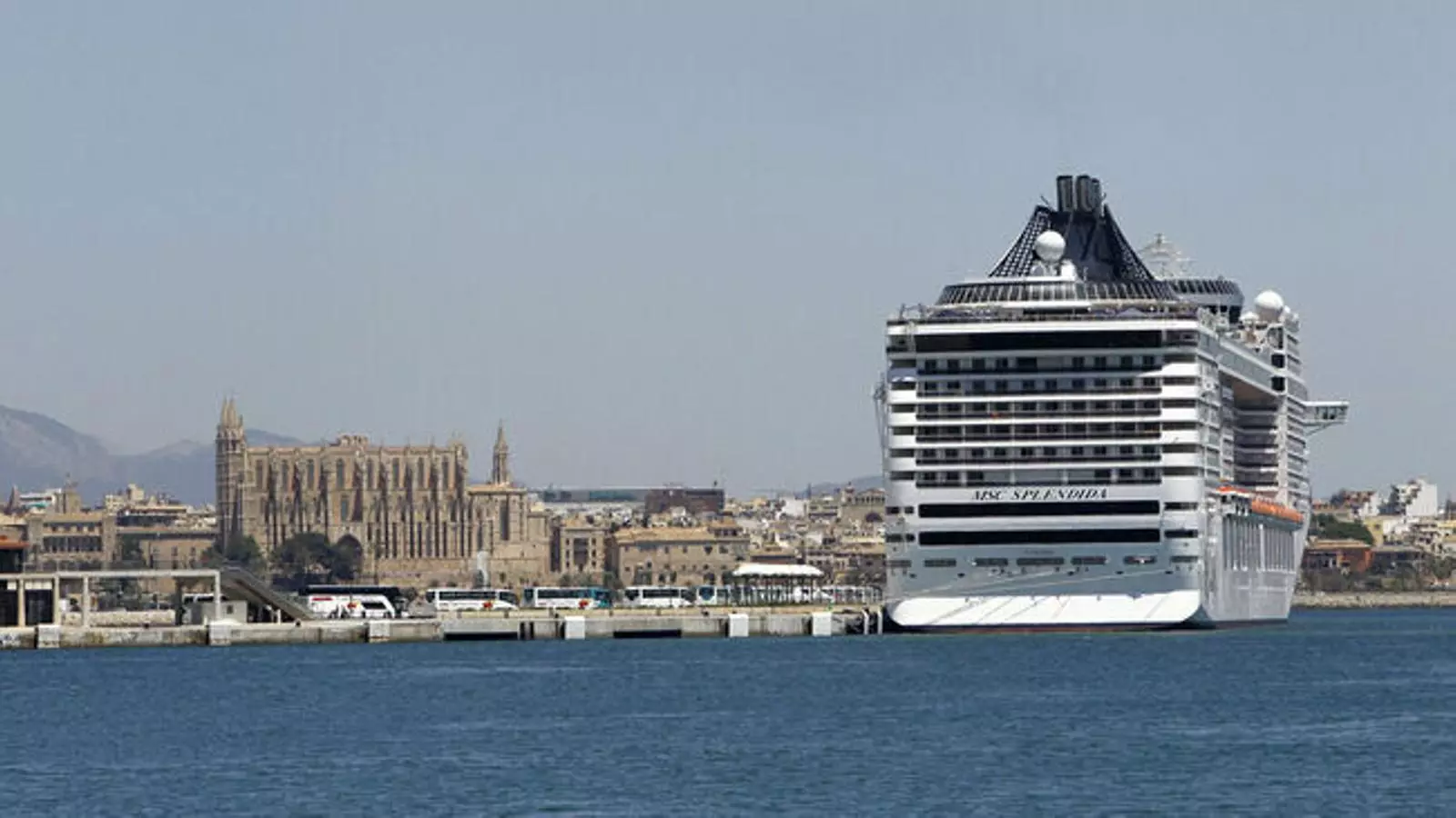 Un creuer a la Badia de Palma