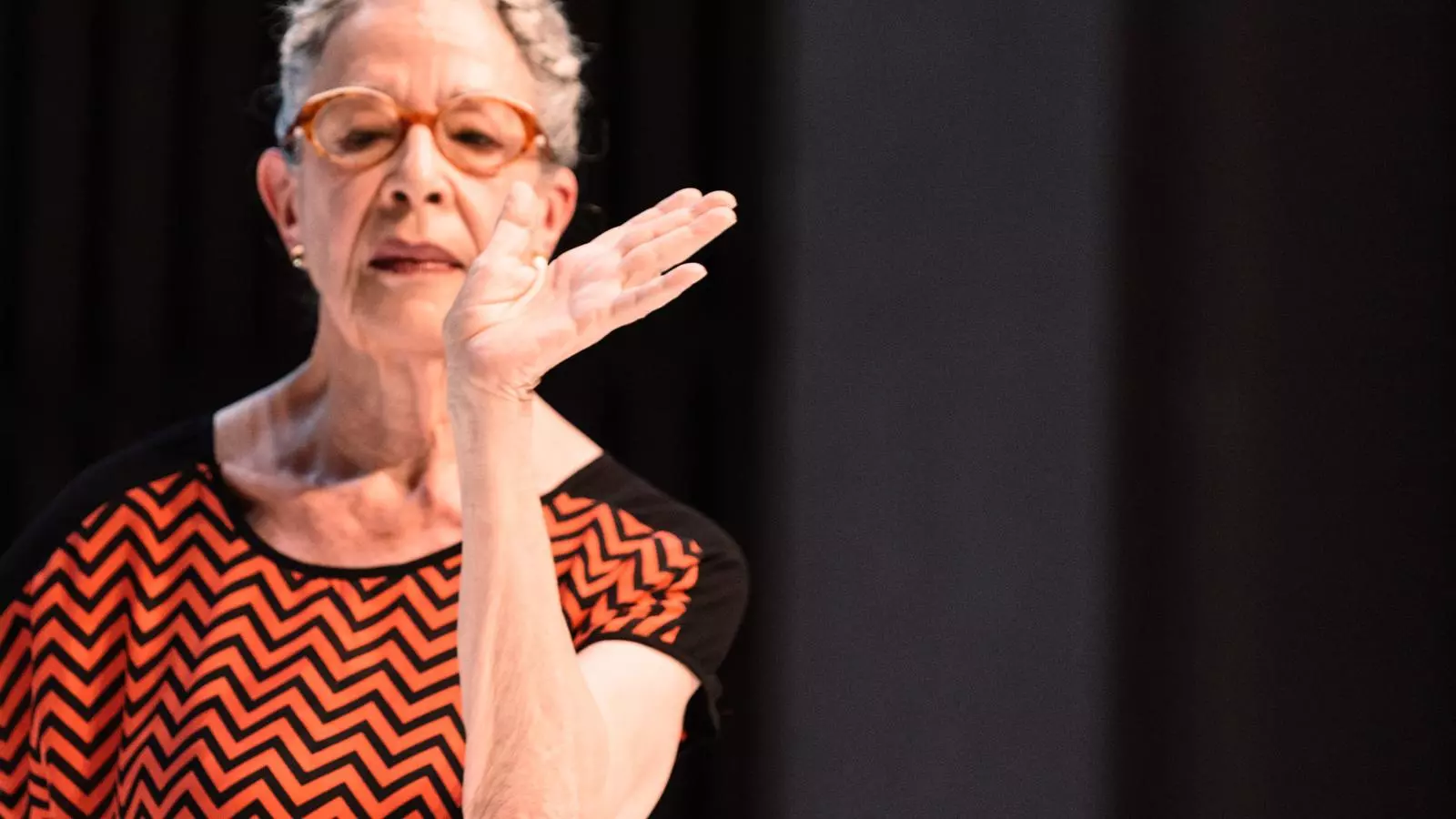 Deborah Hay és una de les coreògrafes més prestigioses dels Estats Units