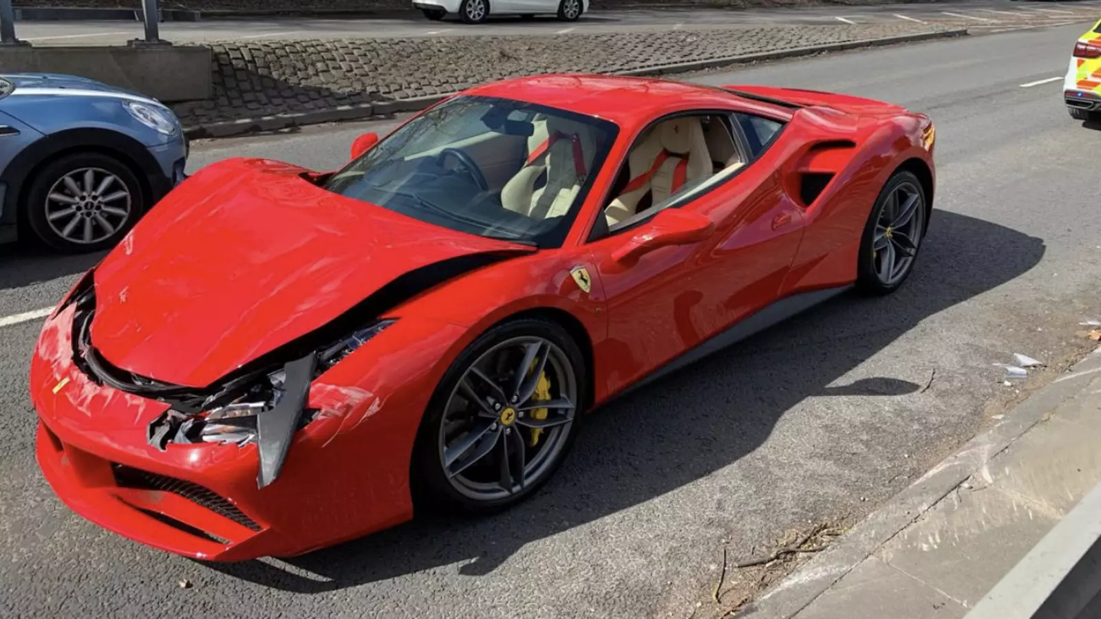 L'estat delFerrari després de la col·lisió
