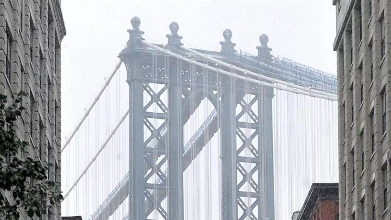 El pont de Manhattan, durant les nevades d'aquest cap de setmana / EFE