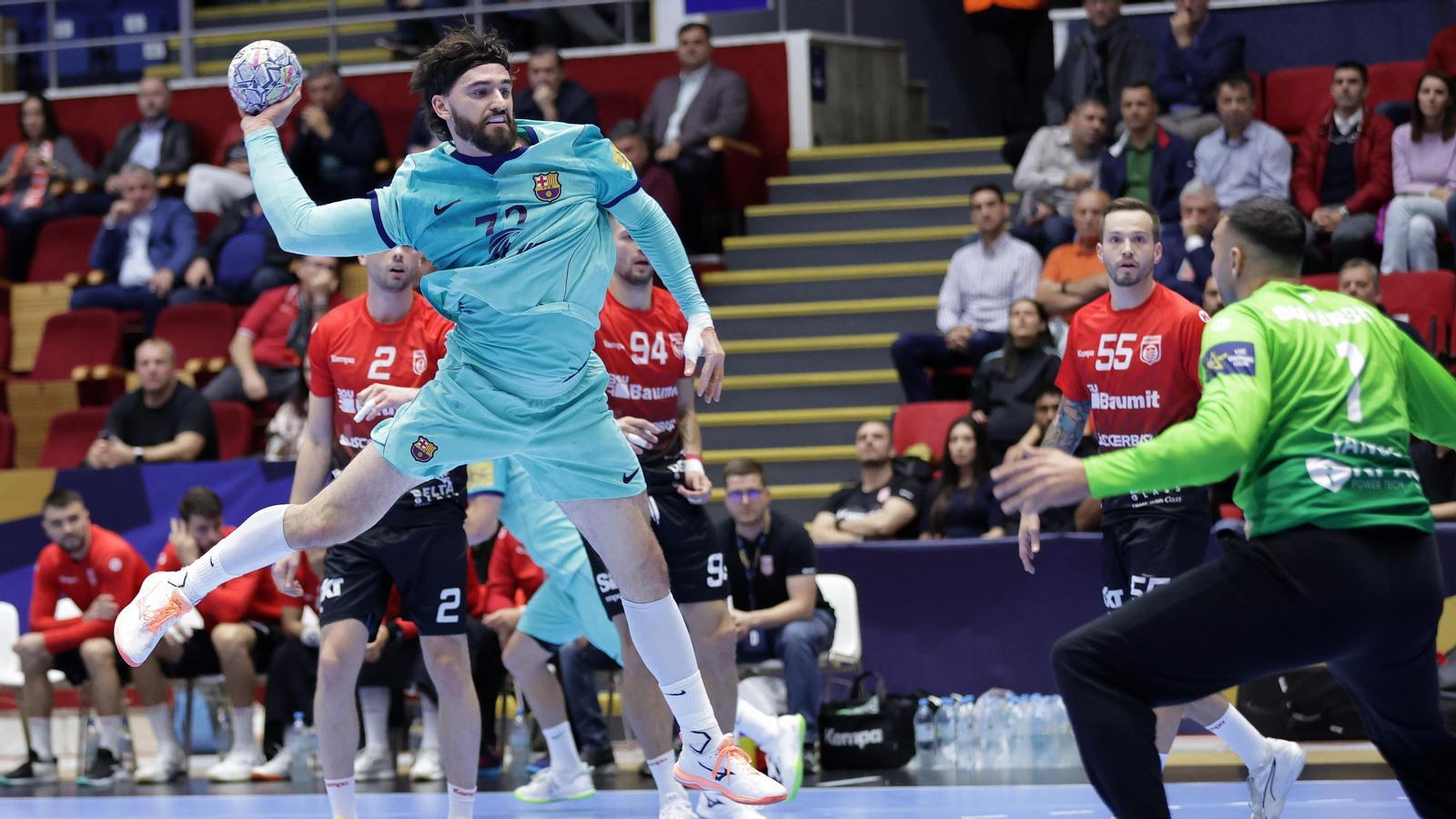 Ludovic Fabregas in an action on the court of Dinamo Bucharest