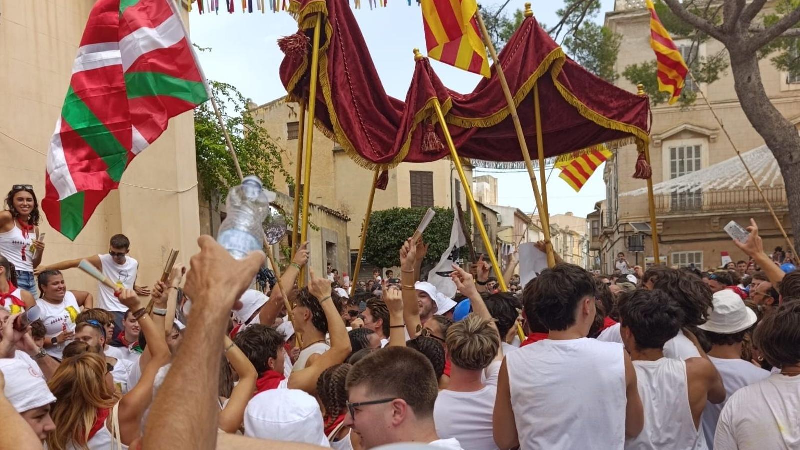Neither Catalina Soler (PP) nor Jaume Monserrat (El PI) have passed through the Cosso symbol and have been escorted by the Police.