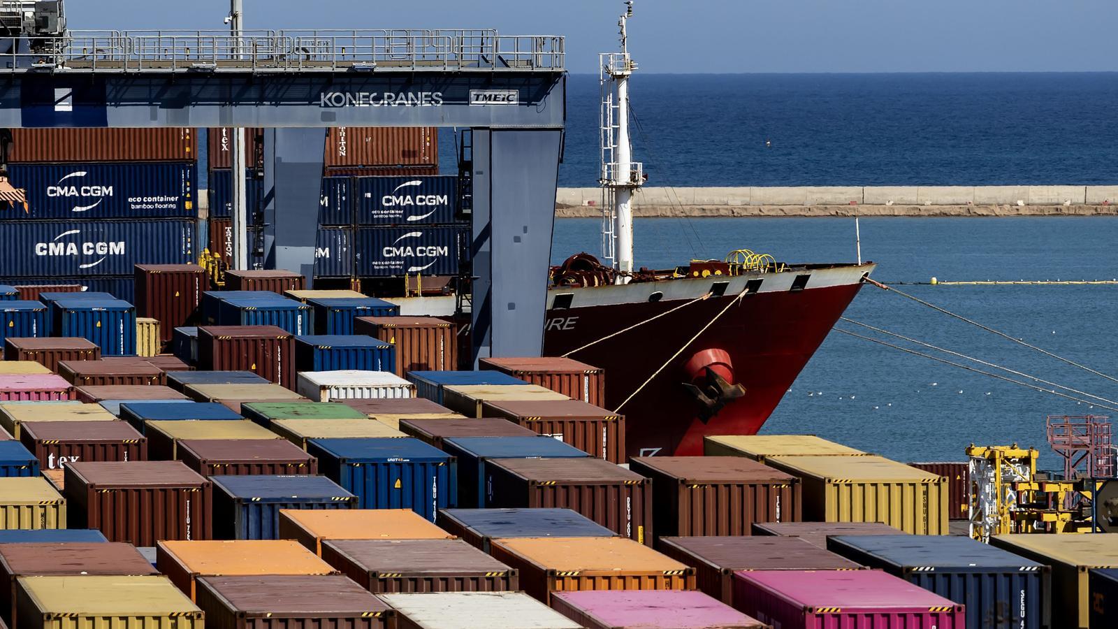 Contenedores en el Puerto de Barcelona.