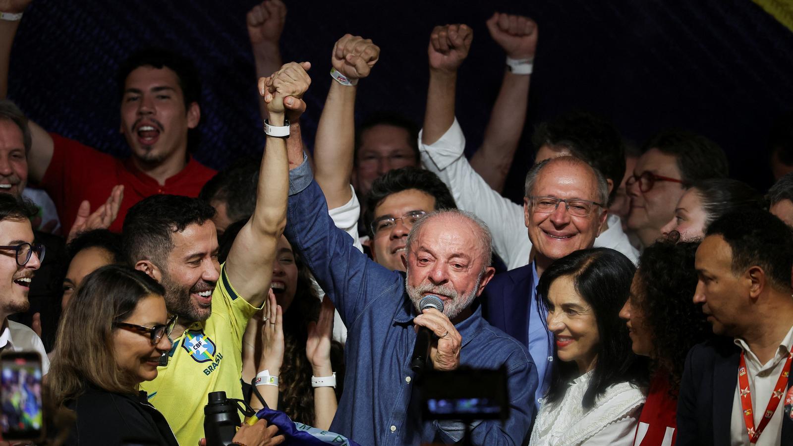André Janones and Lula da Silva on election night.