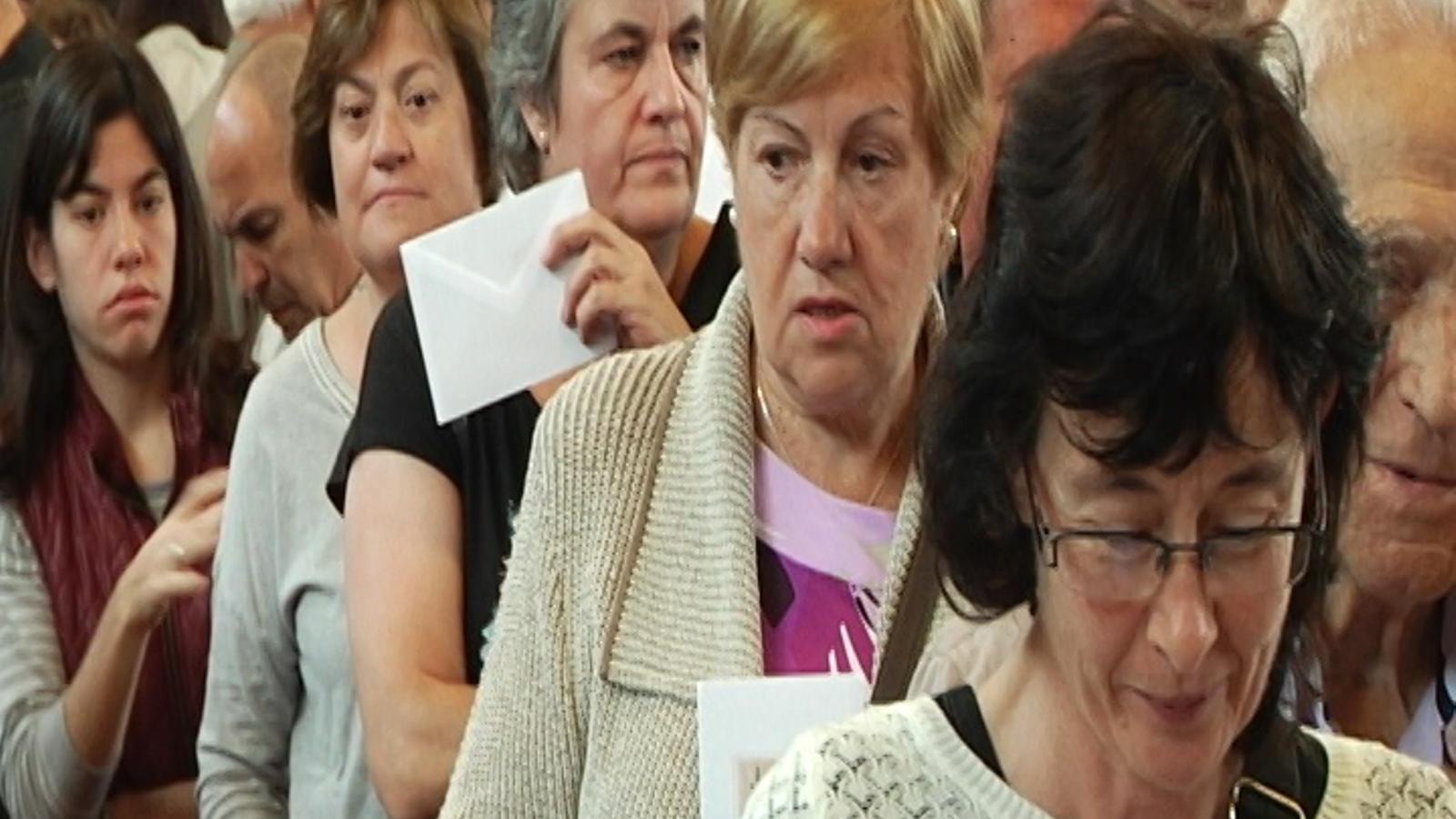 Així s'ha viscut la jornada electoral a Vic i a l'Hospitalet de Llobregat
