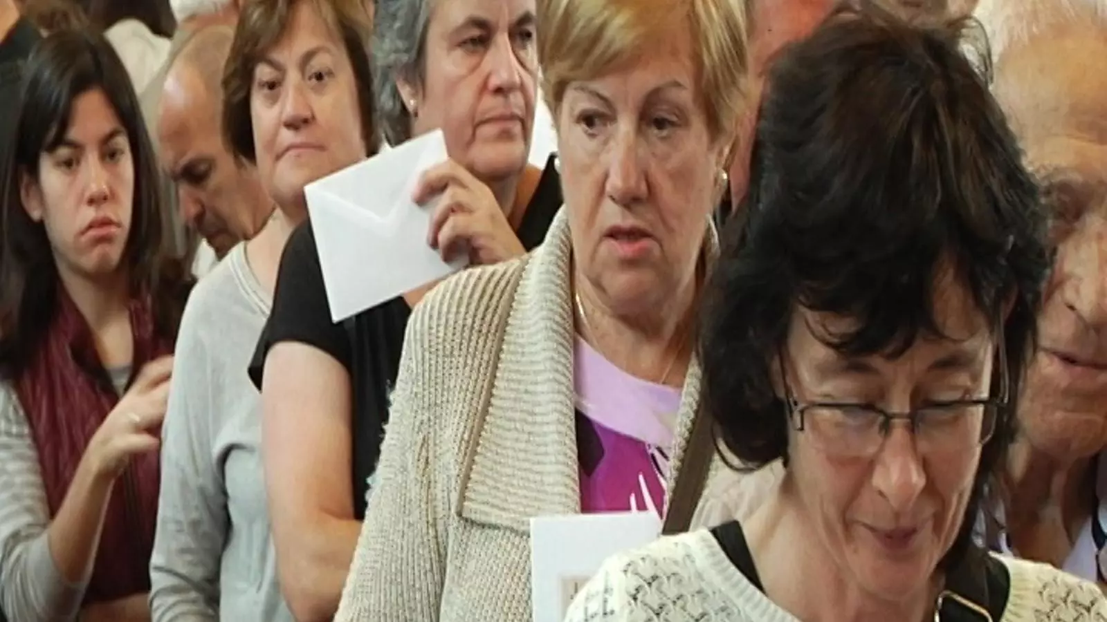 Així s'ha viscut la jornada electoral a Vic i a l'Hospitalet de Llobregat