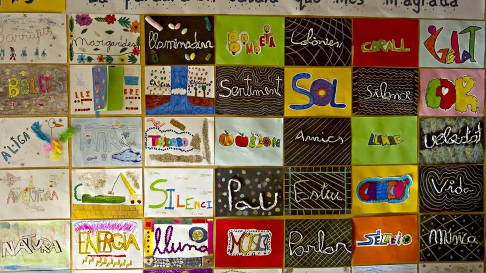 Un cartell sobre el català en una escola / XAVIER BERTRAL