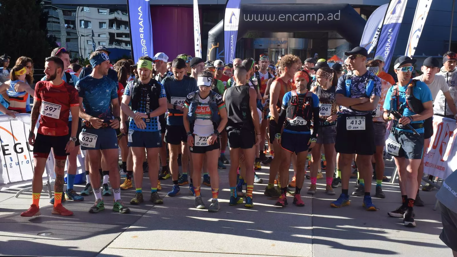 Instants previs de la sortida de la mitja marató.
