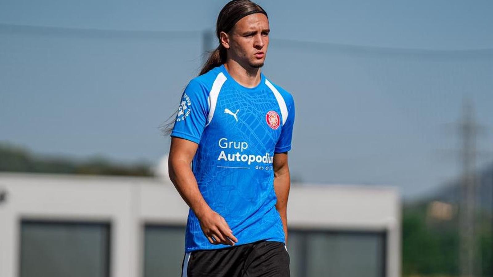 Izan, in a training session with Girona