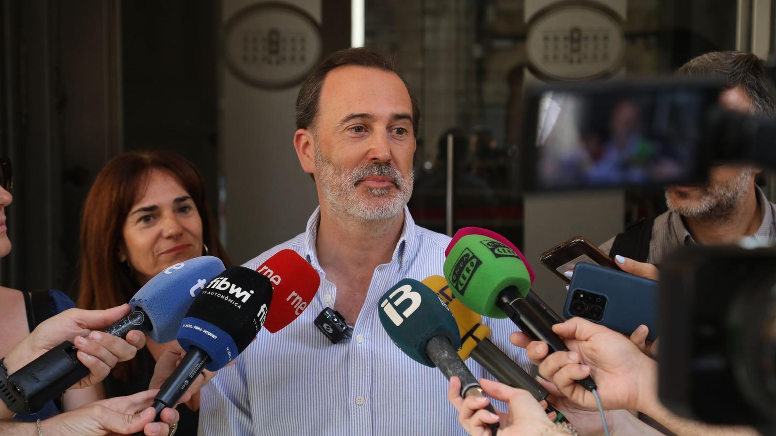 Gabriel Le Senne esta mañana en una atención a los medios