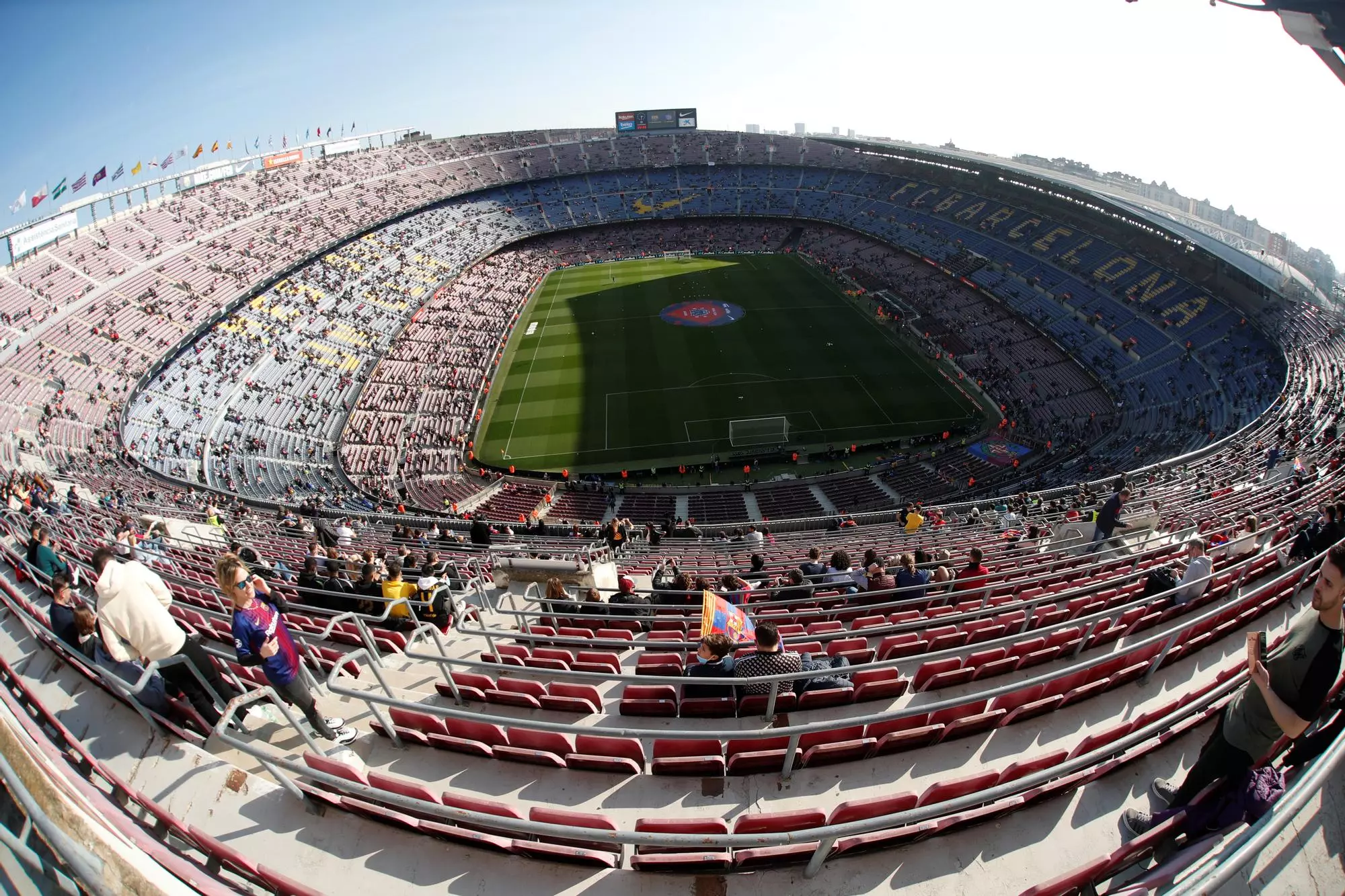 El Camp Nou, minuts abans del partit