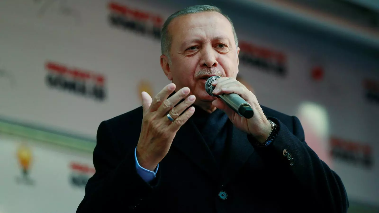 Erdogan dirigint-se als seus electors en la campanya de les municipals.