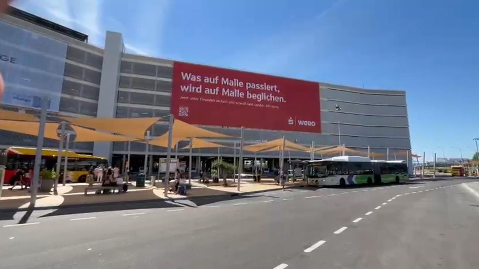 Cartell de l'empresa Wero a l'aeroport de Palma