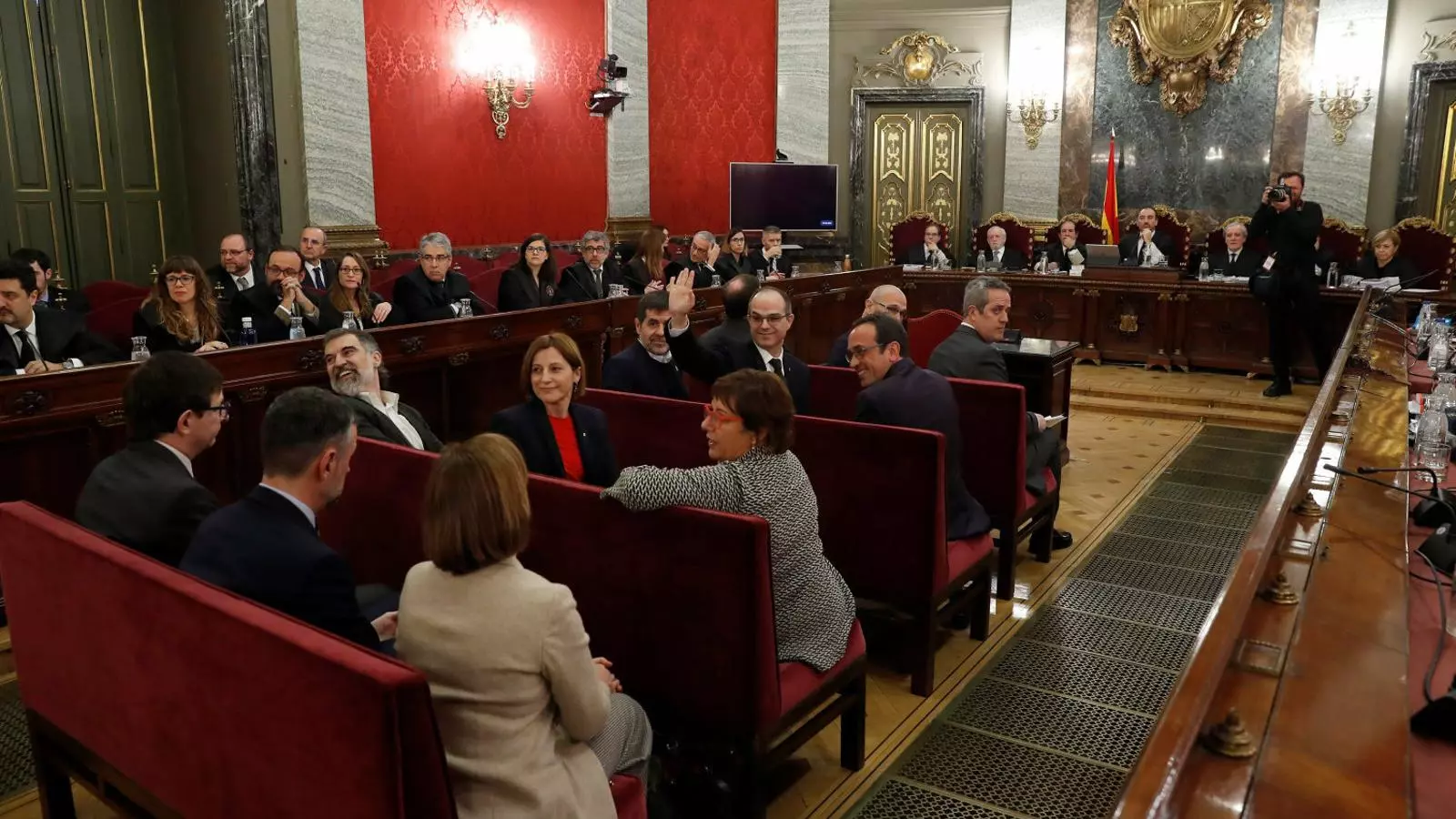 Els presos polítics durant la primera sessió del judici al Procés.