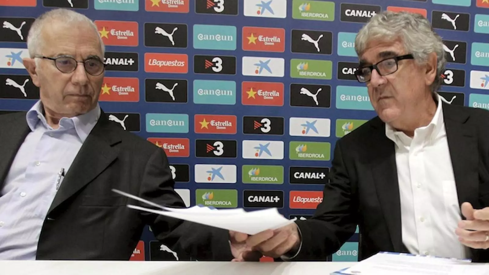 Ramon Condal i Daniel Sánchez Llibre, durant la roda de premsa / ALBERT OLIVÉ / EFE