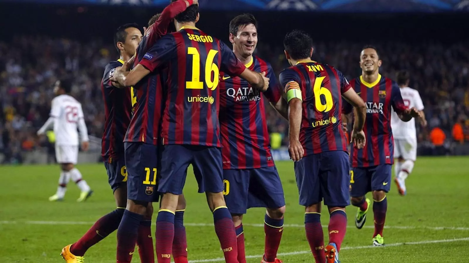 Els jugadors del Barça celebren el gol de Busquets contra el Milan