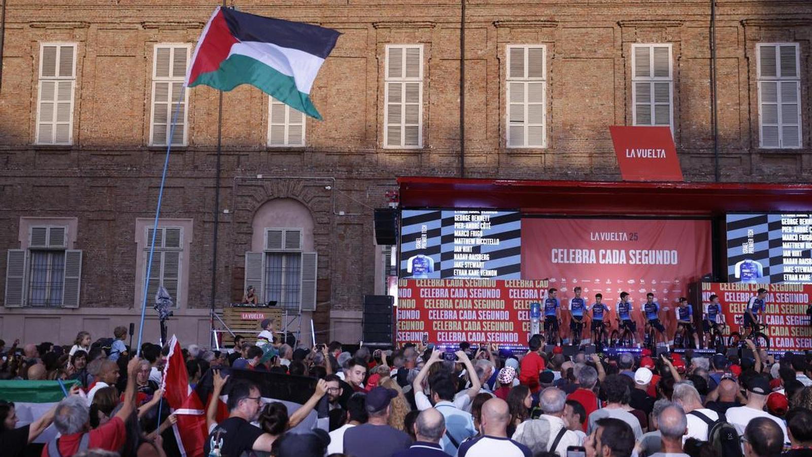 Protesters with Palestinian flags during the presentation of Team Israel