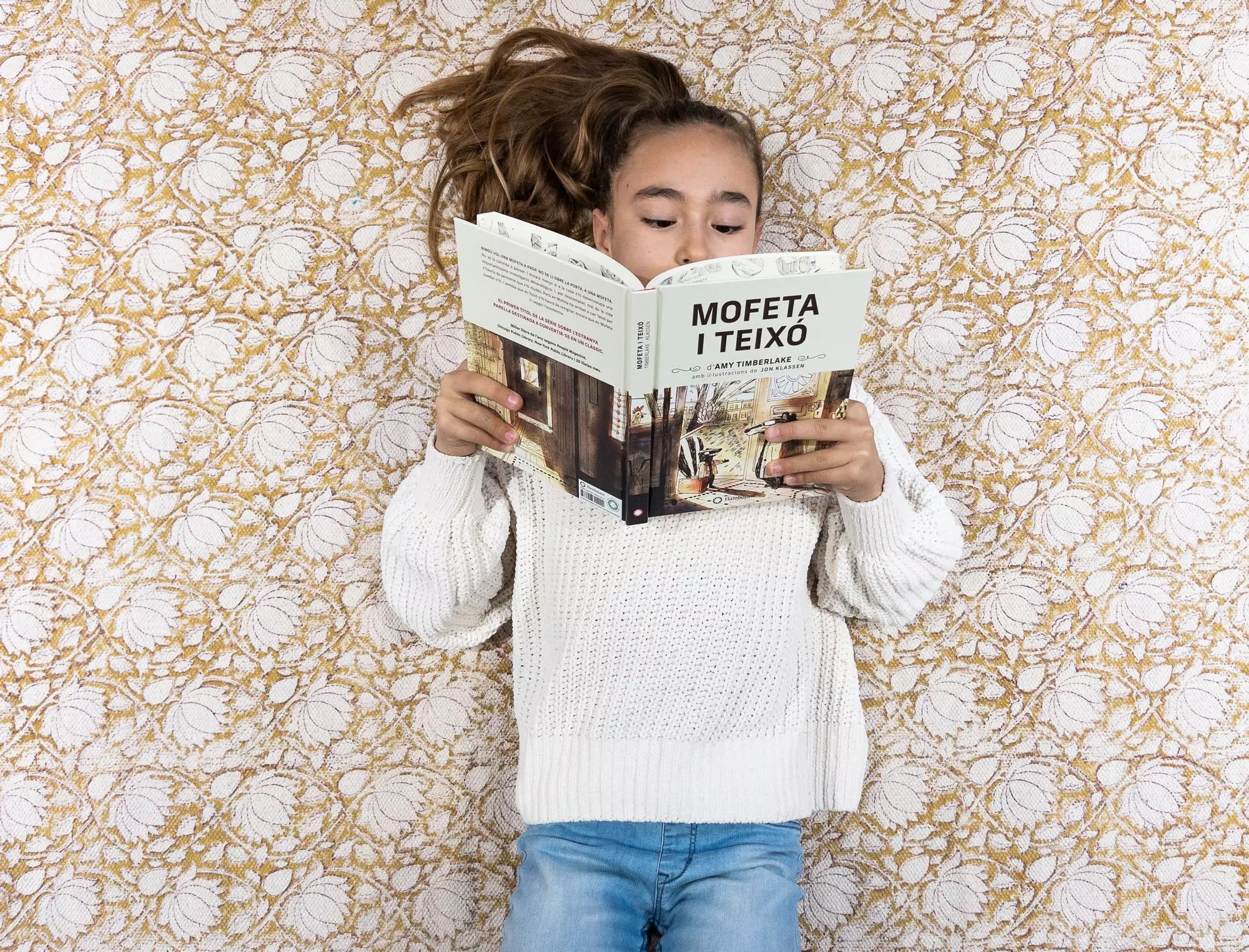 Autors, il·lustradors, traductors, bibliotecaris, llibreters, periodistes… llegiran en streaming la novel·la infantil 'Mofeta i Teixó' al llarg de tot el dia