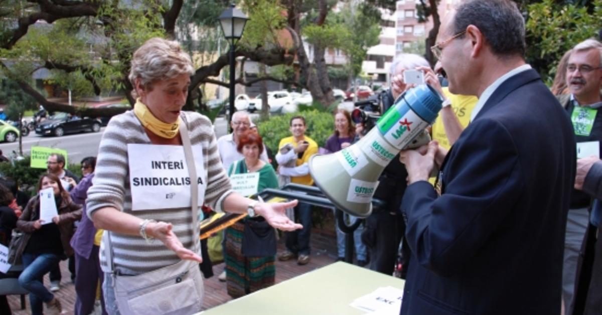 Concentració dels sindicats a Ensenyament contra el decret de plantilles
