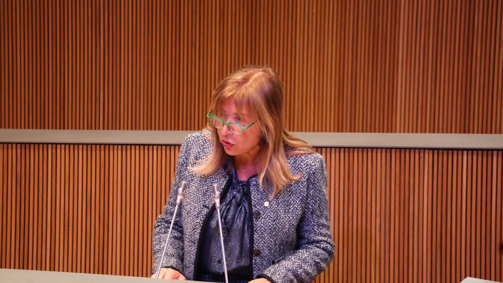 La ministra de Presidència, Economia, Treball i Habitatge, Conxita Marsol, durant la sessió.