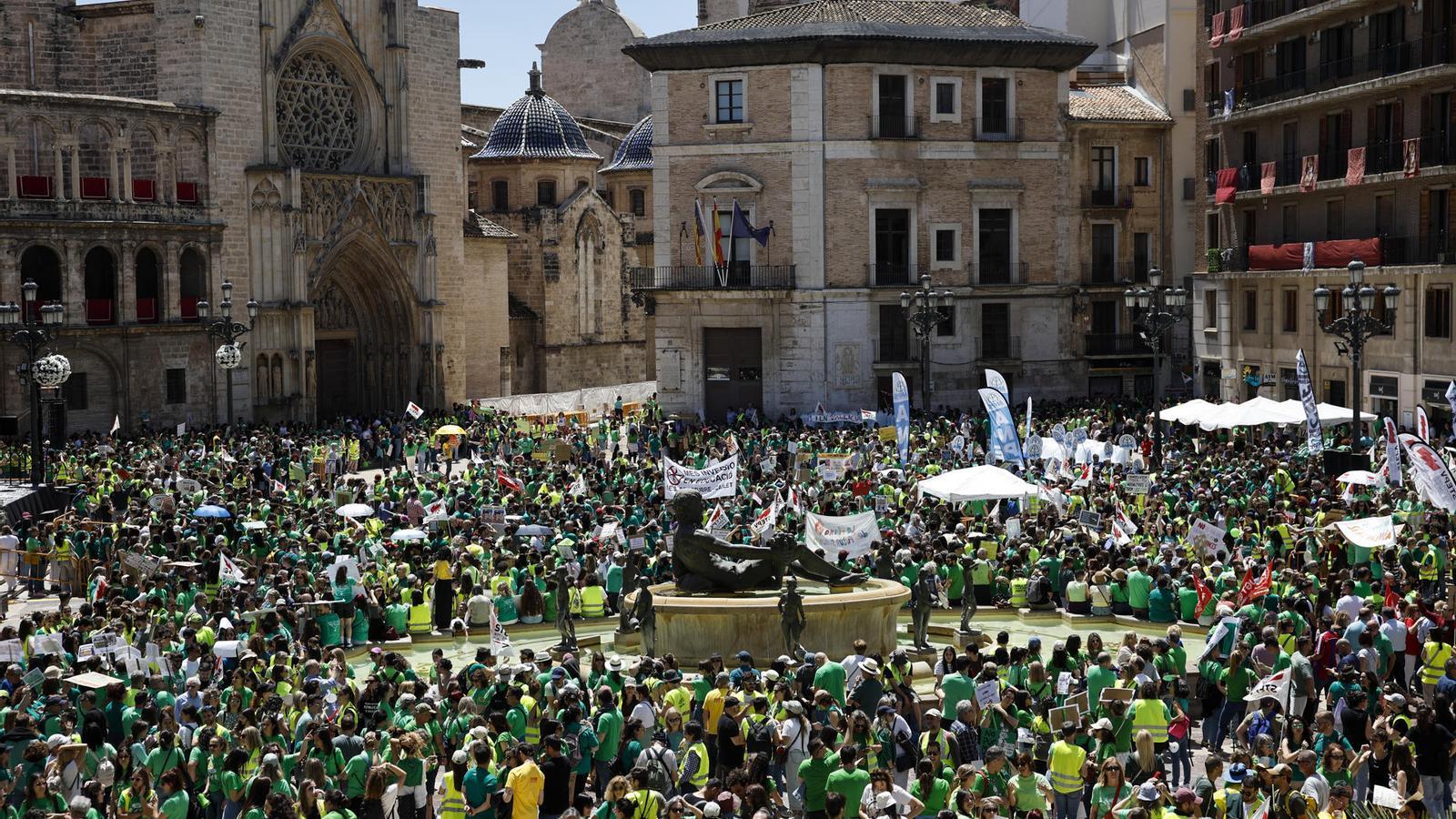 A moment of the demonstration called in Valencia on the occasion of the educational strike that took place this Monday.