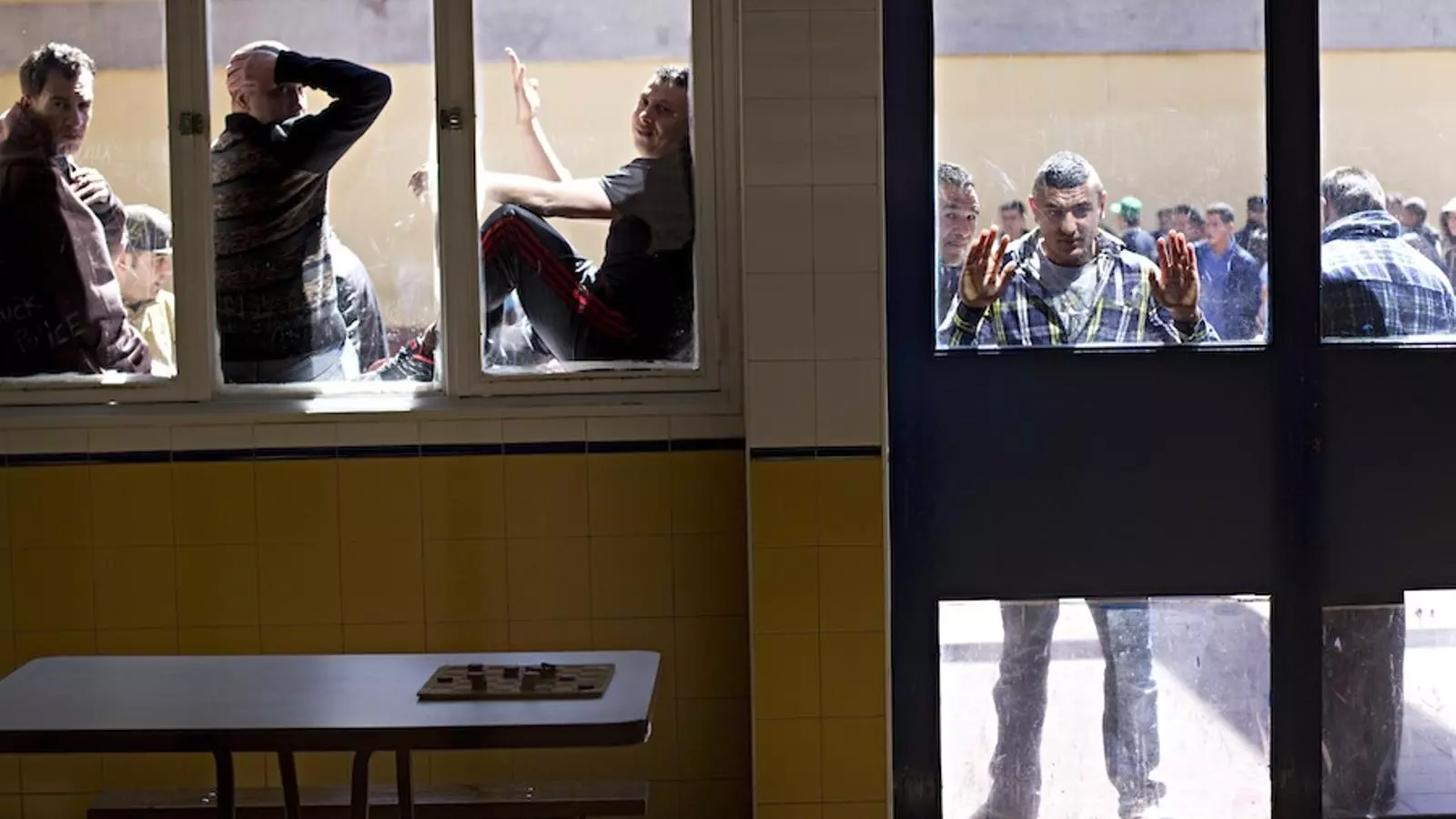 Immigrants al centre d'internament d'estrangeria (CIE) de la Zona Franca / FRANCESC MELCION