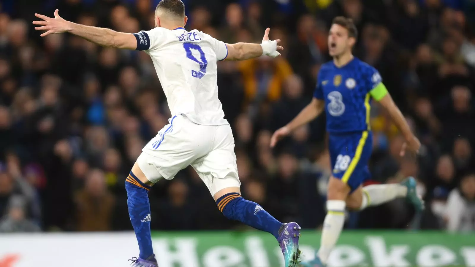 Karim Benzema, celebrant un dels gols contra el Chelsea