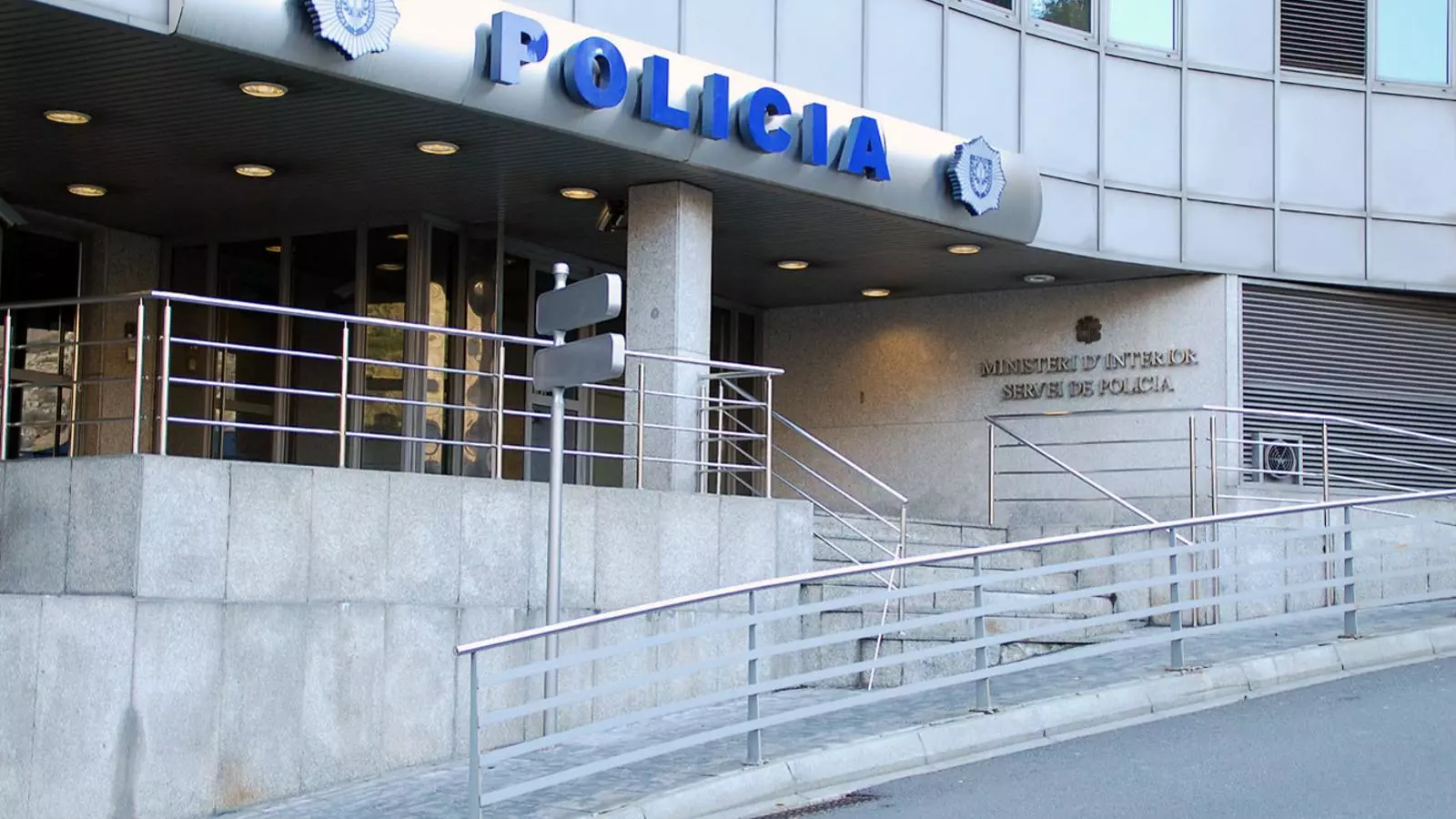 Imatge de la façana del Servei de Policia.