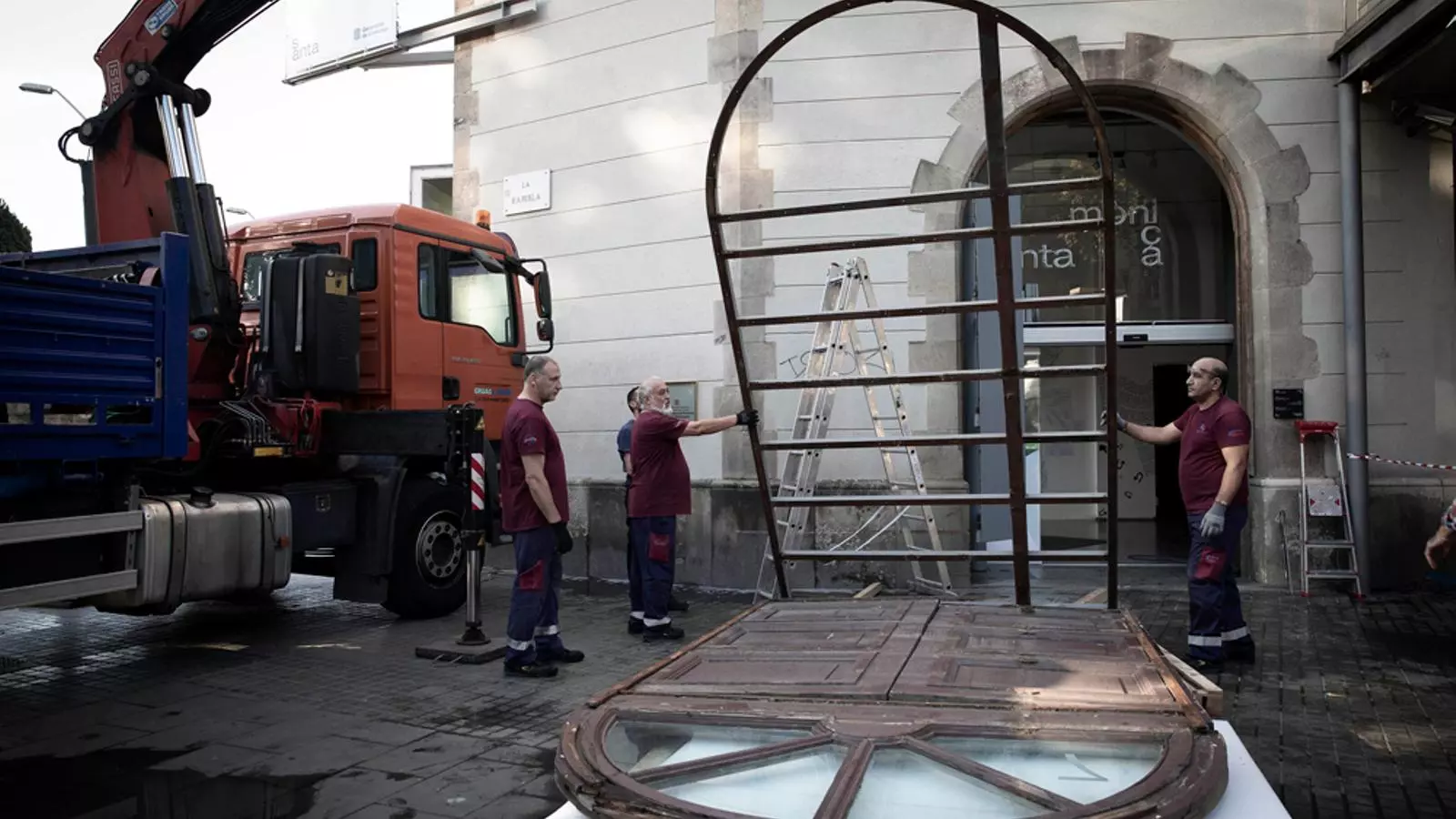 Retirada de les portes Arts Santa Mònica