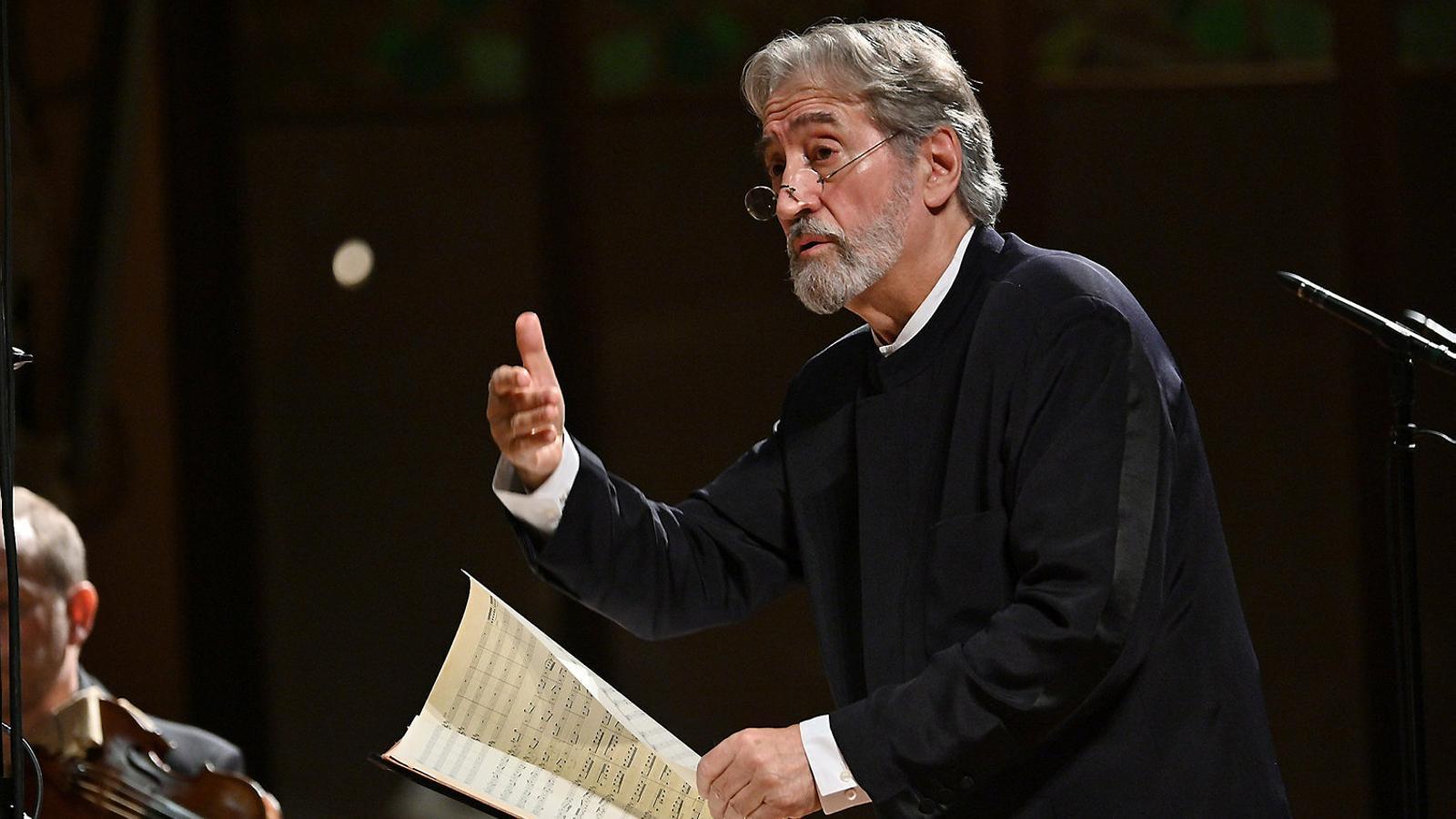 Jordi Savall dirigint l’Oratori de Nadal.