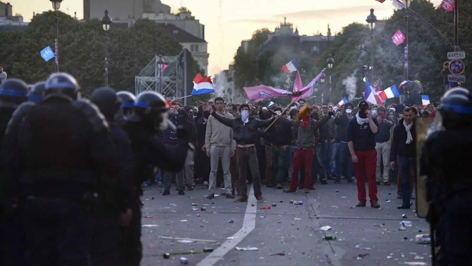 Durant la protesta de París es va viure una tensió constant entre els manifestants i la policia / AFP
