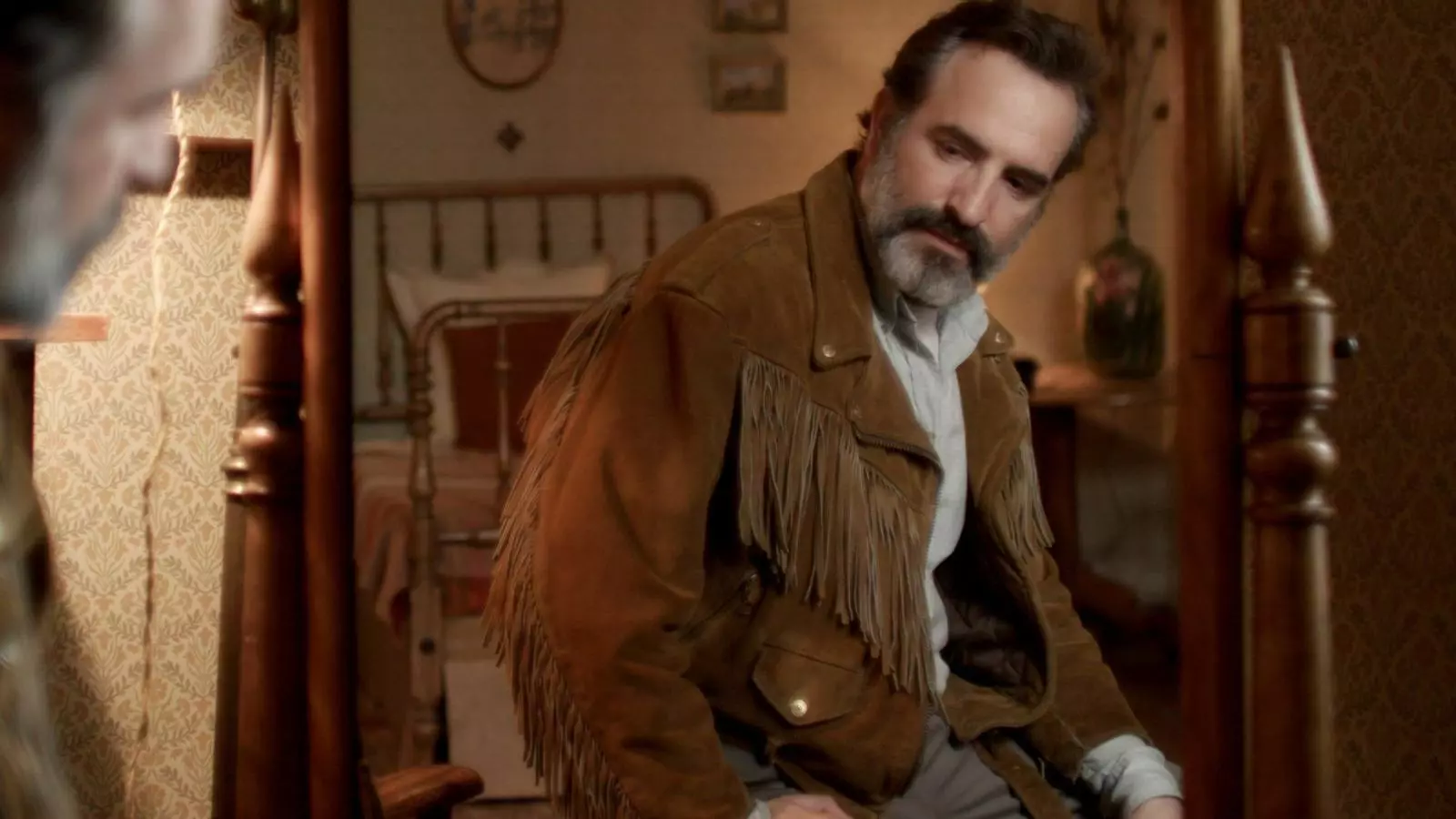 'La chaqueta de piel de ciervo': Jean Dujardin acompanya Quentin Dupieux en el seu darrer viatge al no-res